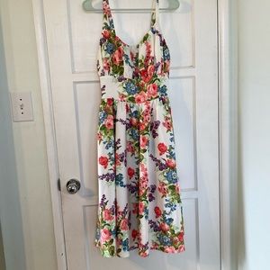 BACKLOT Vixen White Floral Ingenue